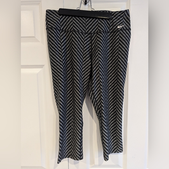 Nike Legend 2.0 Dri Fit Zig-Zag Capri Leggings Sz large - Picture 4 of 7